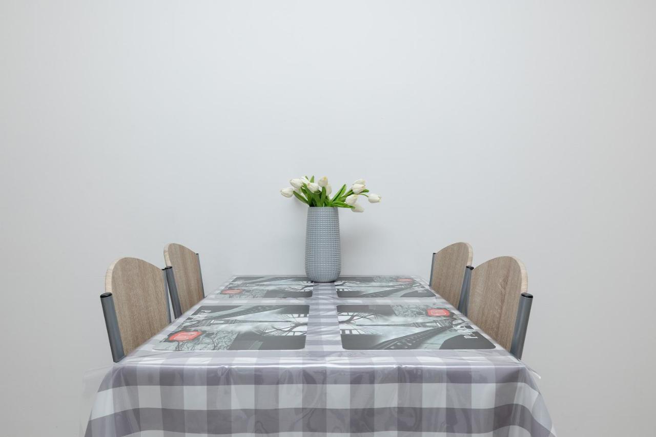 Apartamenty Paryska By Renters 코워브제크 외부 사진